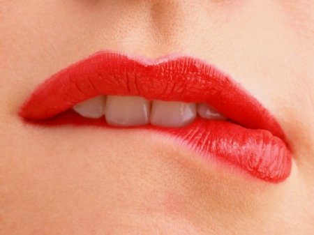 Как отучиться кусать губы
