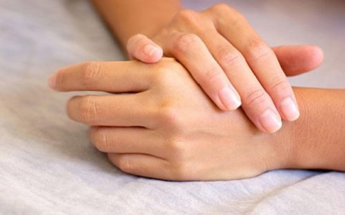 Гигрома запястья руки – лечение без операции