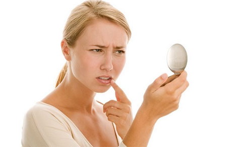 Почему трескаются губы? Советы специалиста