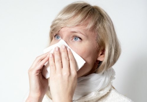 Болят глаза во время простуды: что делать