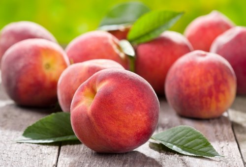 Персики: польза и вред солнечных плодов