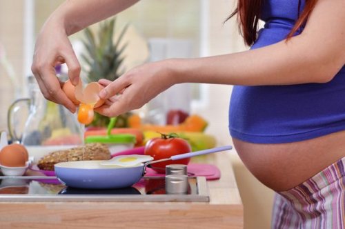 Что нельзя есть во время беременности: запретные продукты