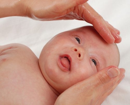 Как выполнять массаж слезного канала у новорожденных﻿