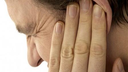 Чем и как лечить боли в ухе?