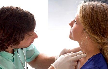 От чего могут болеть лимфоузлы на шее