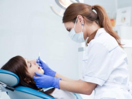 Процесс удаления зуба