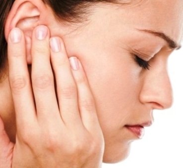Ушиб уха: симптомы и лечение