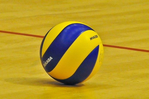 Как подавать мяч в волейболе