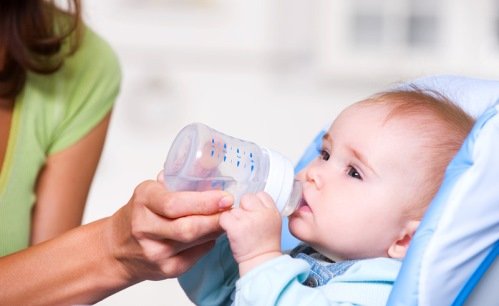 Как научить ребенка пить воду