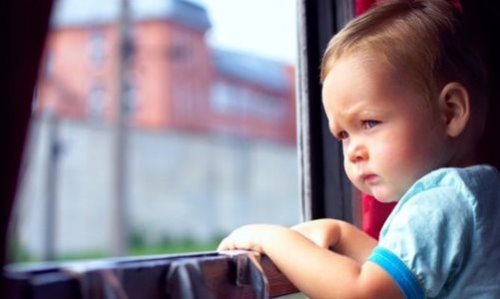 Чем занять ребенка в поезде?
