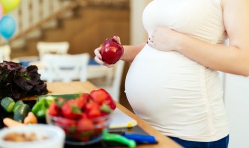 Как женщине питаться при беременности