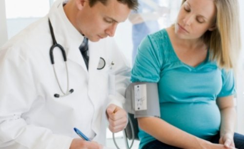 Причины повышенного давления и лечение беременных
