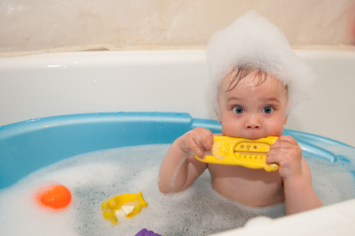 Можно ли мыть новорожденного мылом, как выбрать мыло?