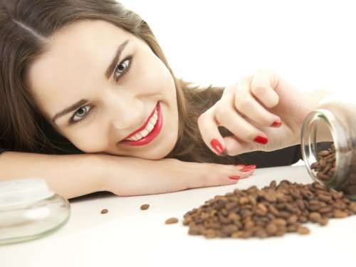 Скраб из кофейной гущи: эффективно и ароматно