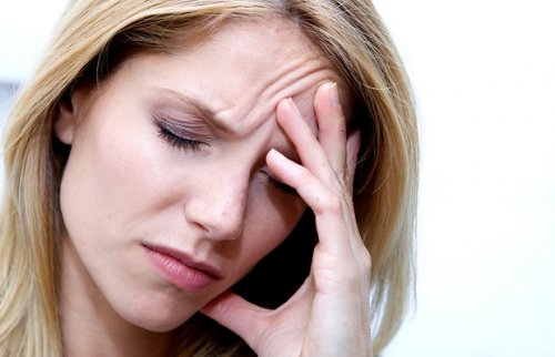 Почему сильно и часто болит голова в области глаз?