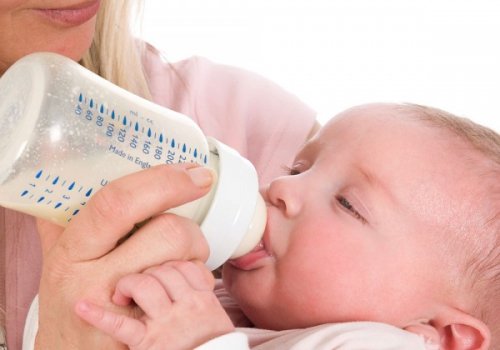 Как поить новорождённых: советы и рекомендации