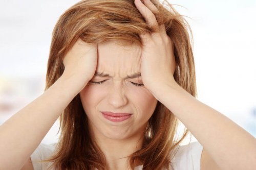 Болит лобная часть головы – причины и лечение
