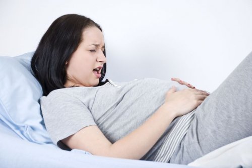 Что провоцирует колики в животе при беременности?