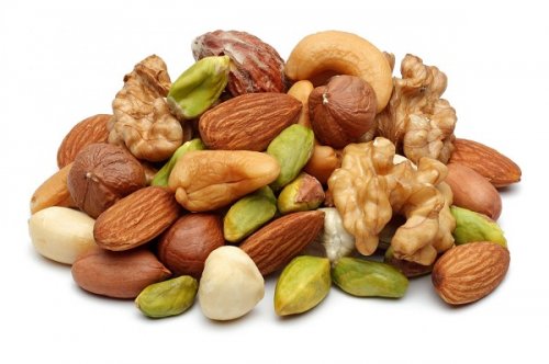 Выбираем самые полезные орехи: грецкие, кедровые, фундук или миндаль?