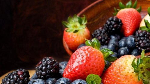 Самые полезные ягоды для нашего здоровья: черника, малина или вишня?