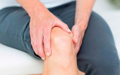 Боль в коленном суставе: причины, симптомы и лечение болезни