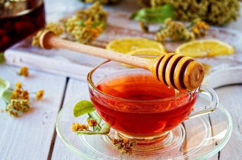 Какие травяные чаи пить при простуде?